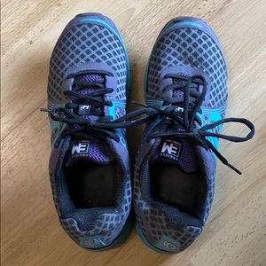 Pearl Izumi Running Shoes (Women 7.5)